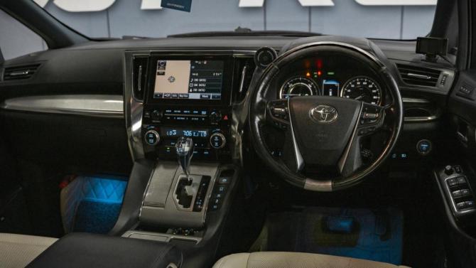 Toyota Alphard III Рестайлинг с пробегом 2018 года, цена 5 199 000 рублей, 208782 км, минивэн, Автокод Объявления