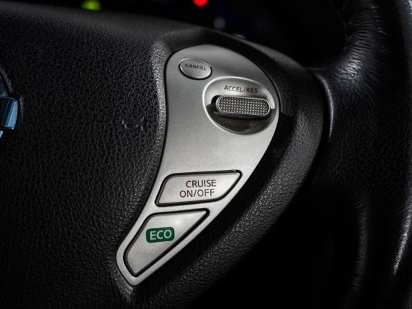 Nissan Leaf I (ZE0/AZE0) с пробегом 2017 года, цена 1 060 000 рублей, 127118 км, хэтчбек, Автокод Объявления
