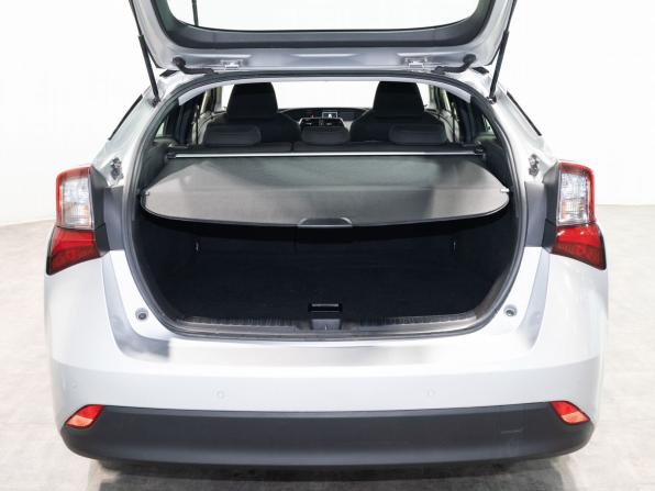 Toyota Prius IV Рестайлинг (XW50) с пробегом 2019 года, цена 1 850 000 рублей, 150500 км, лифтбек, Автокод Объявления