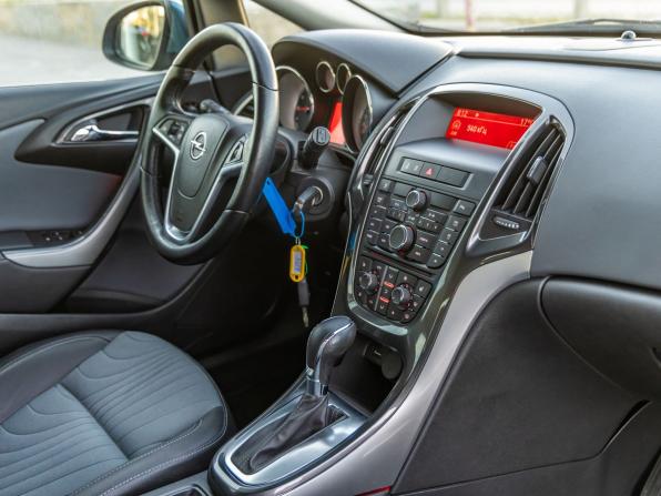 Opel Astra J Рестайлинг с пробегом 2013 года, цена 898 000 рублей, 155000 км, хэтчбек, Автокод Объявления