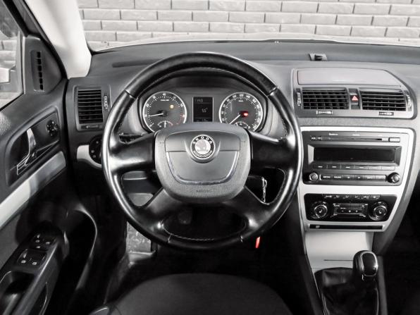 Skoda Octavia II (A5) Рестайлинг с пробегом 2011 года, цена 810 000 рублей, 196776 км, лифтбек, Автокод Объявления