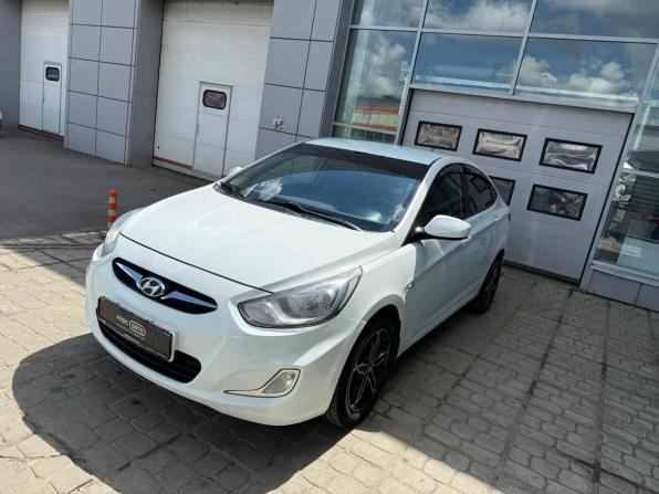 Hyundai Solaris I с пробегом 2013 года, цена 850 000 рублей, 114337 км, седан, Автокод Объявления