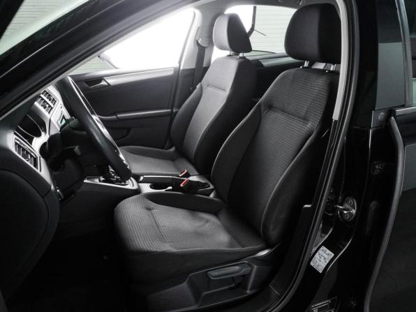 Volkswagen Jetta VI Рестайлинг с пробегом 2015 года, цена 1 399 000 рублей, 129735 км, седан, Автокод Объявления