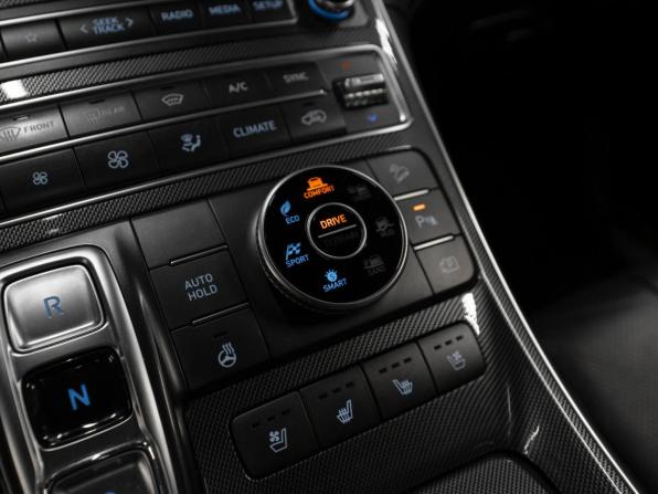 Hyundai Santa Fe IV Рестайлинг с пробегом 2021 года, цена 3 480 000 рублей, 119709 км, внедорожник, Автокод Объявления