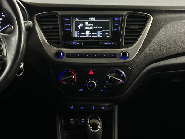Hyundai Solaris II с пробегом 2017 года, цена 1 180 000 рублей, 164589 км, седан, Автокод Объявления