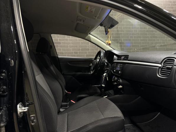 Kia Rio IV с пробегом 2018 года, цена 1 350 000 рублей, 79692 км, седан, Автокод Объявления