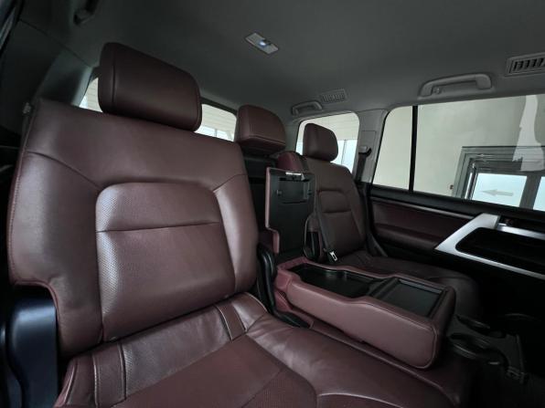 Toyota Land Cruiser 200 Series Рестайлинг 2 с пробегом 2017 года, цена 6 300 000 рублей, 196700 км, внедорожник, Автокод Объявления