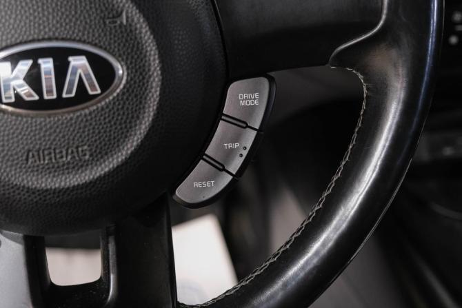 Kia Soul II Рестайлинг с пробегом 2017 года, цена 1 349 000 рублей, 103000 км, хэтчбек, Автокод Объявления