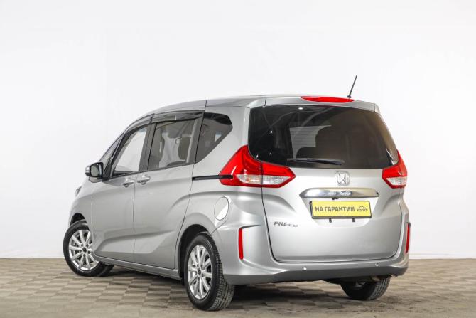 Honda Freed II Рестайлинг с пробегом 2021 года, цена 1 829 000 рублей, 101800 км, компактвэн, Автокод Объявления