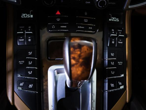 Porsche Cayenne II (958) с пробегом 2012 года, цена 1 912 000 рублей, 259365 км, внедорожник, Автокод Объявления