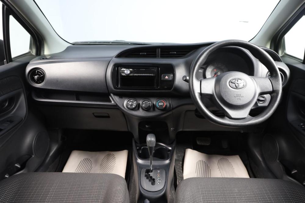 Toyota Vitz III (XP130) Рестайлинг 2 Новосибирск  - изображение 11