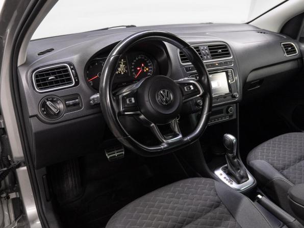 Volkswagen Polo V Рестайлинг с пробегом 2018 года, цена 1 090 000 рублей, 128131 км, седан, Автокод Объявления