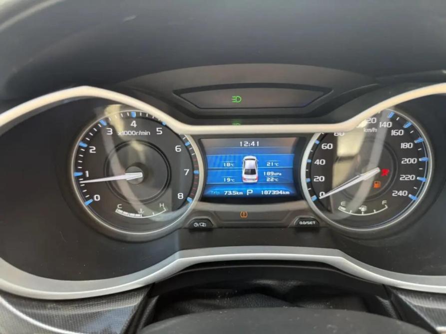 Geely Emgrand 7 I Рестайлинг Ростов-на-Дону  - изображение 12