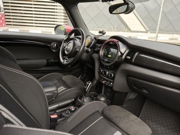 Mini Hatch III (F55/F56) Рестайлинг с пробегом 2020 года, цена 2 978 000 рублей, 84000 км, хэтчбек, Автокод Объявления
