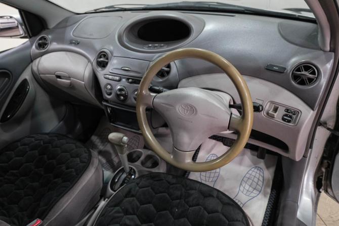 Toyota Platz с пробегом 2000 года, цена 379 000 рублей, 300000 км, седан, Автокод Объявления