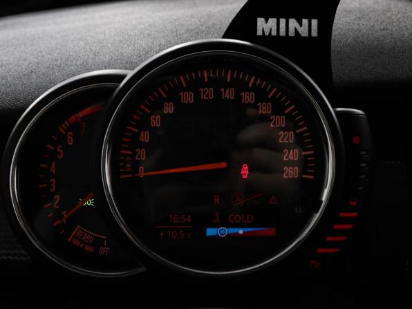 Mini Hatch III (F55/F56) с пробегом 2017 года, цена 1 650 000 рублей, 71850 км, хэтчбек, Автокод Объявления
