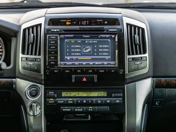 Toyota Land Cruiser 200 Series Рестайлинг 1 с пробегом 2015 года, цена 4 798 000 рублей, 122353 км, внедорожник, Автокод Объявления