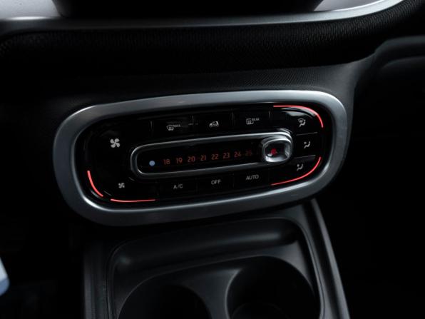 Smart Fortwo III с пробегом 2016 года, цена 990 000 рублей, 134088 км, хэтчбек, Автокод Объявления