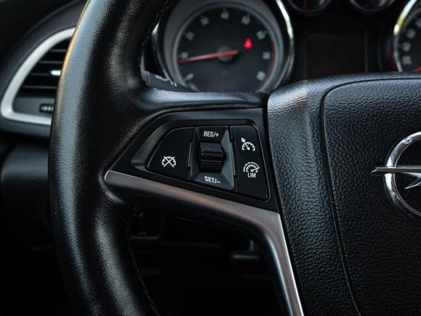Opel Astra J Рестайлинг с пробегом 2012 года, цена 950 000 рублей, 197127 км, хэтчбек, Автокод Объявления