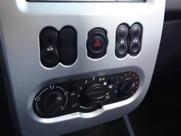 Renault Sandero I с пробегом 2012 года, цена 589 000 рублей, 220208 км, хэтчбек, Автокод Объявления