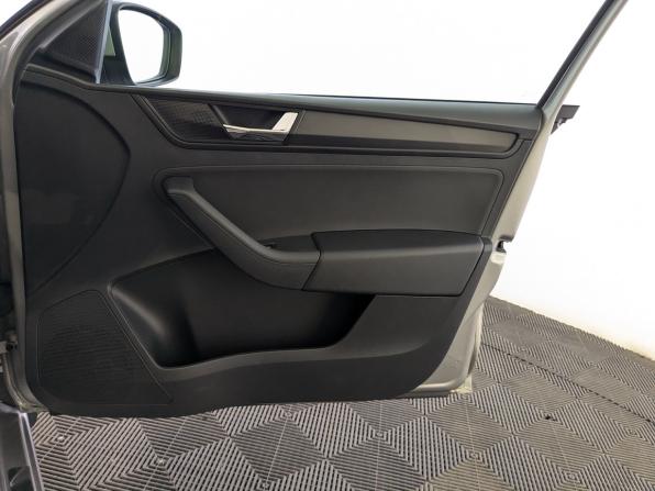 Skoda Rapid II с пробегом 2021 года, цена 1 599 000 рублей, 65066 км, лифтбек, Автокод Объявления