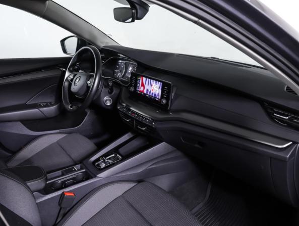 Skoda Octavia IV (A8) с пробегом 2021 года, цена 2 241 000 рублей, 63880 км, лифтбек, Автокод Объявления