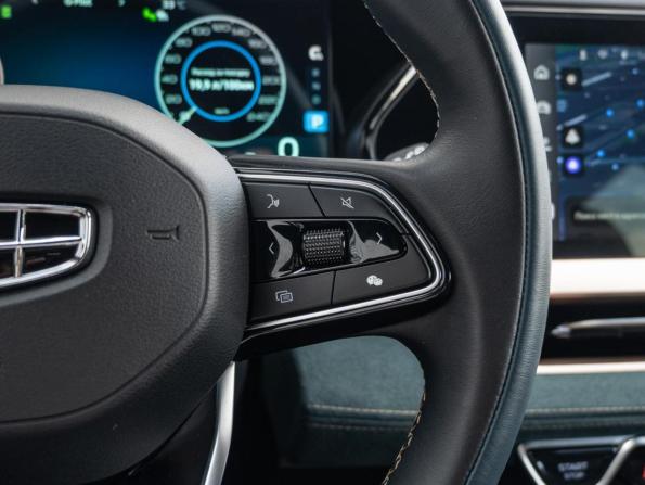 Geely Monjaro I с пробегом 2023 года, цена 3 000 000 рублей, 40011 км, внедорожник, Автокод Объявления