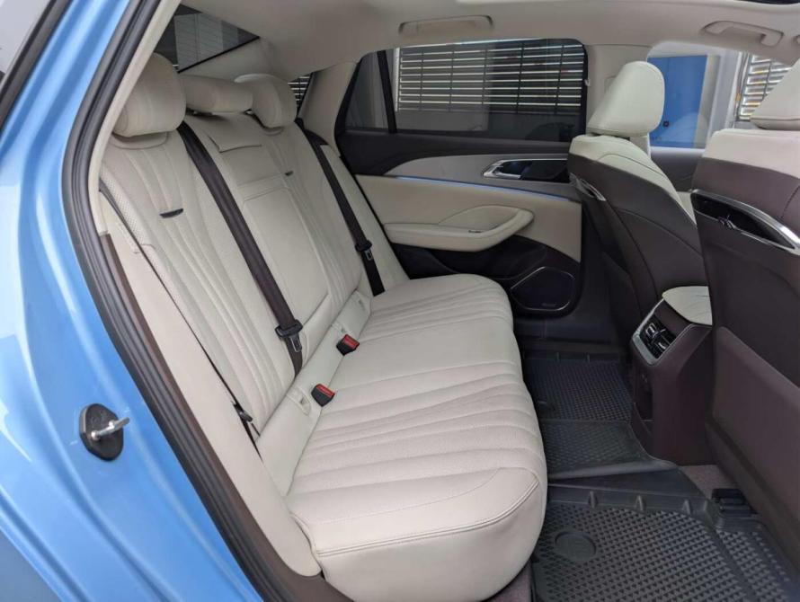 Hongqi H5 II Москва  - изображение 11