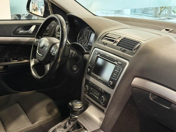 Skoda Octavia II (A5) Рестайлинг с пробегом 2012 года, цена 857 000 рублей, 271000 км, лифтбек, Автокод Объявления
