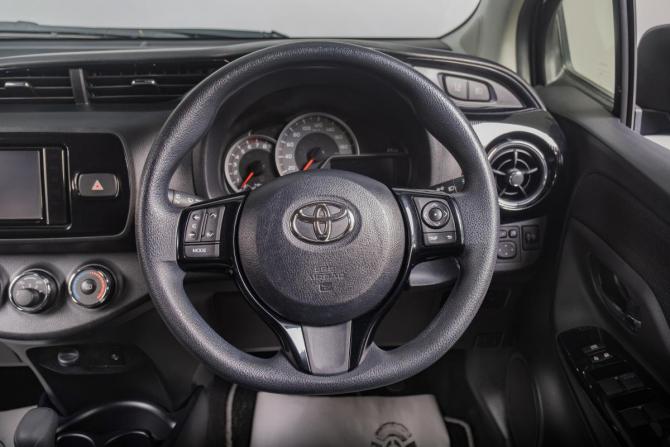 Toyota Vitz III (XP130) Рестайлинг 2 с пробегом 2018 года, цена 1 299 000 рублей, 60000 км, хэтчбек, Автокод Объявления