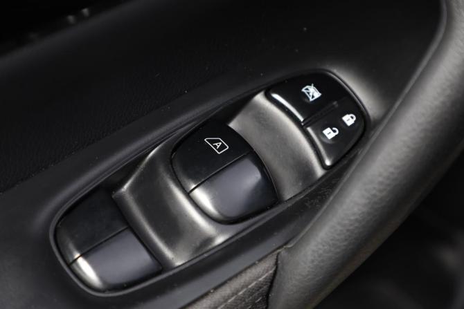 Nissan Qashqai II с пробегом 2017 года, цена 1 449 000 рублей, 90501 км, внедорожник, Автокод Объявления