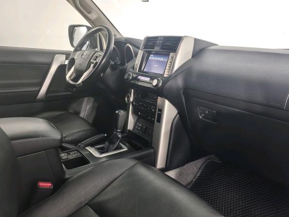 Toyota Land Cruiser Prado 150 Series Рестайлинг 1 с пробегом 2013 года, цена 2 699 000 рублей, 205910 км, внедорожник, Автокод Объявления