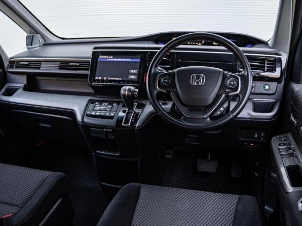 Honda Stepwgn V с пробегом 2016 года, цена 1 750 000 рублей, 155361 км, минивэн, Автокод Объявления