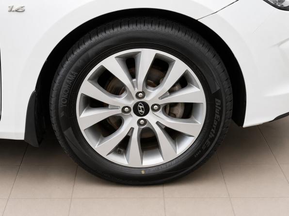 Hyundai Solaris I Рестайлинг с пробегом 2015 года, цена 900 000 рублей, 191130 км, седан, Автокод Объявления
