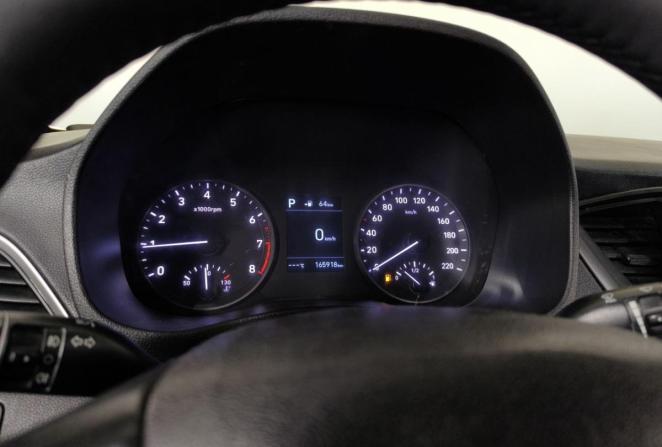 Hyundai Solaris II с пробегом 2018 года, цена 900 000 рублей, 165918 км, седан, Автокод Объявления