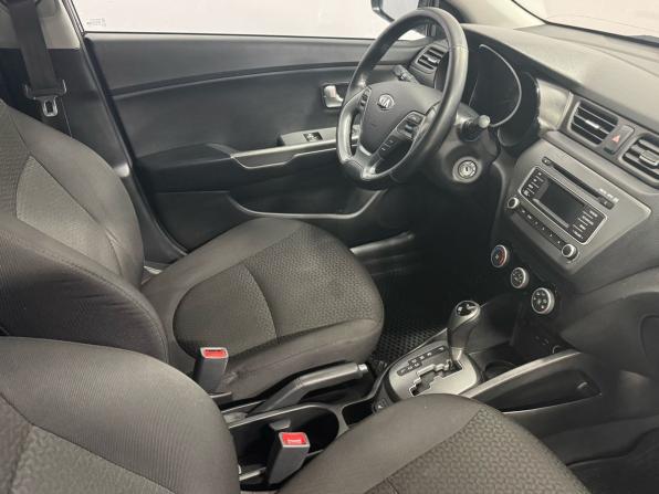 Kia Rio III Рестайлинг с пробегом 2017 года, цена 890 000 рублей, 210000 км, седан, Автокод Объявления