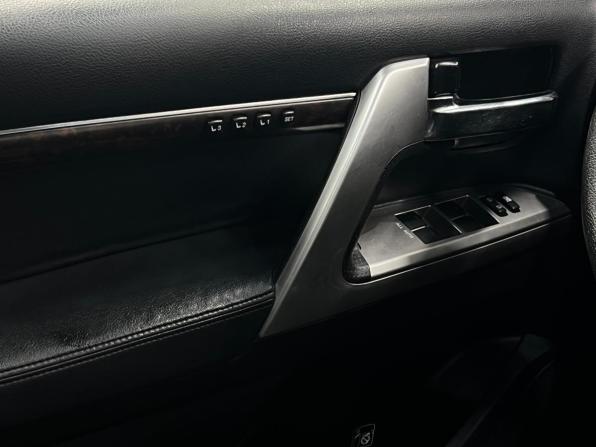 Toyota Land Cruiser 200 Series Рестайлинг 1 с пробегом 2014 года, цена 4 150 000 рублей, 135000 км, внедорожник, Автокод Объявления