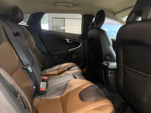 Volvo V40 Cross Country I Рестайлинг с пробегом 2019 года, цена 1 758 000 рублей, 117071 км, хэтчбек, Автокод Объявления