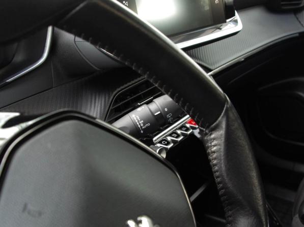 Peugeot 2008 II с пробегом 2021 года, цена 1 890 000 рублей, 77000 км, внедорожник, Автокод Объявления