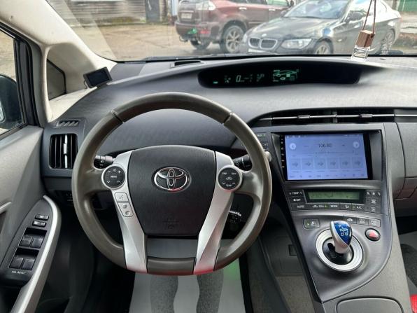 Toyota Prius III (XW30) с пробегом 2011 года, цена 930 000 рублей, 186916 км, лифтбек, Автокод Объявления