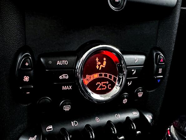Mini Hatch II (R56) Рестайлинг с пробегом 2011 года, цена 1 200 000 рублей, 64789 км, хэтчбек, Автокод Объявления
