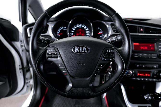 Kia Ceed II Рестайлинг с пробегом 2017 года, цена 1 450 000 рублей, 128000 км, хэтчбек, Автокод Объявления