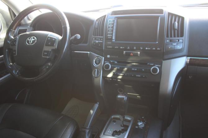 Toyota Land Cruiser 200 Series с пробегом 2011 года, цена 2 590 000 рублей, 273000 км, внедорожник, Автокод Объявления