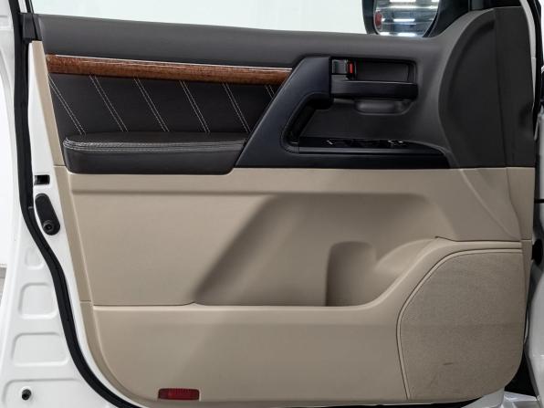 Toyota Land Cruiser 200 Series Рестайлинг 1 с пробегом 2012 года, цена 4 315 000 рублей, 129010 км, внедорожник, Автокод Объявления