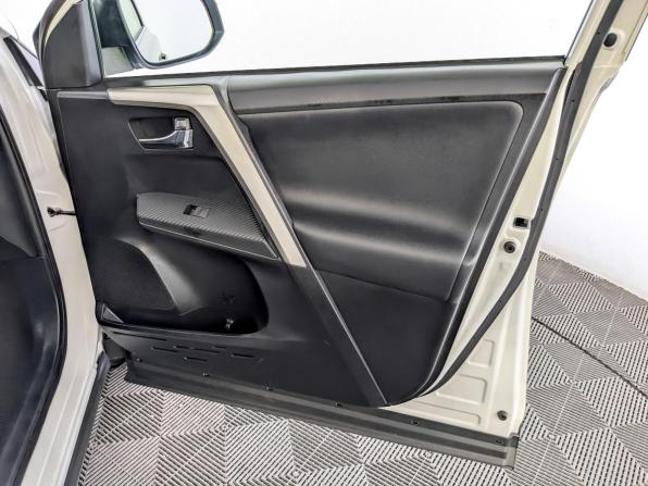 Toyota RAV4 IV (XA40) с пробегом 2015 года, цена 1 825 000 рублей, 236892 км, внедорожник, Автокод Объявления