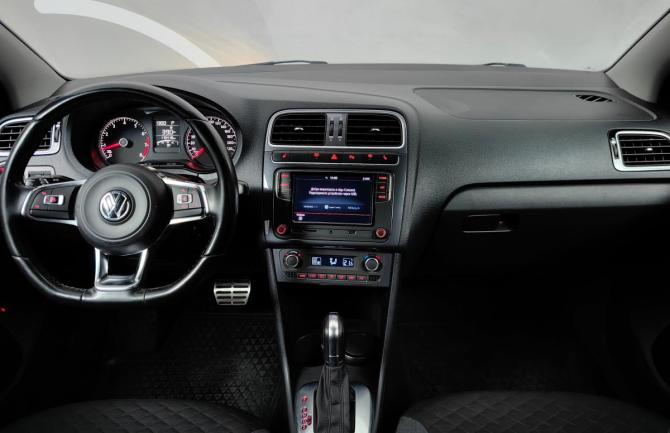 Volkswagen Polo V Рестайлинг с пробегом 2018 года, цена 1 377 000 рублей, 115416 км, седан, Автокод Объявления