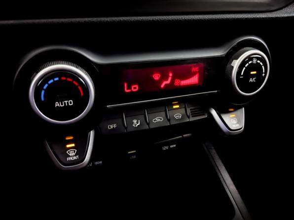Kia Rio IV Рестайлинг с пробегом 2021 года, цена 1 680 000 рублей, 103956 км, хэтчбек, Автокод Объявления