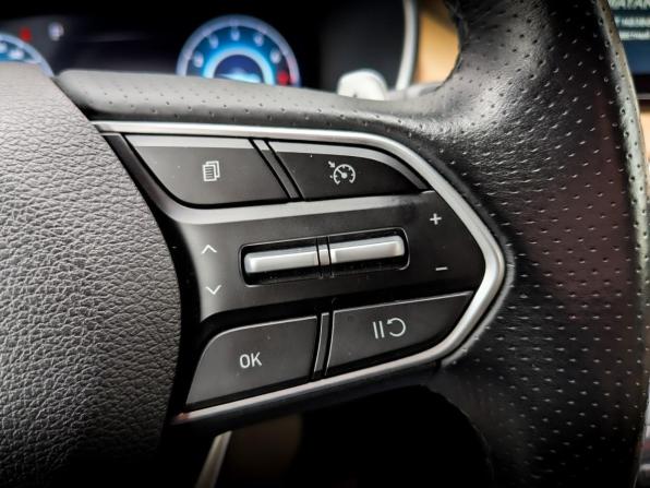 Hyundai Santa Fe IV Рестайлинг с пробегом 2022 года, цена 3 890 000 рублей, 28562 км, внедорожник, Автокод Объявления