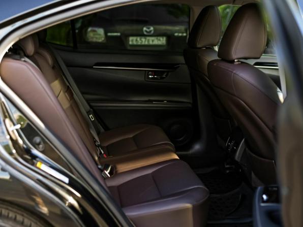 Lexus ES VI Рестайлинг с пробегом 2017 года, цена 2 820 000 рублей, 100037 км, седан, Автокод Объявления