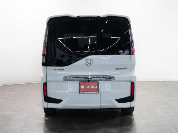 Honda Stepwgn V с пробегом 2016 года, цена 1 900 000 рублей, 136900 км, минивэн, Автокод Объявления